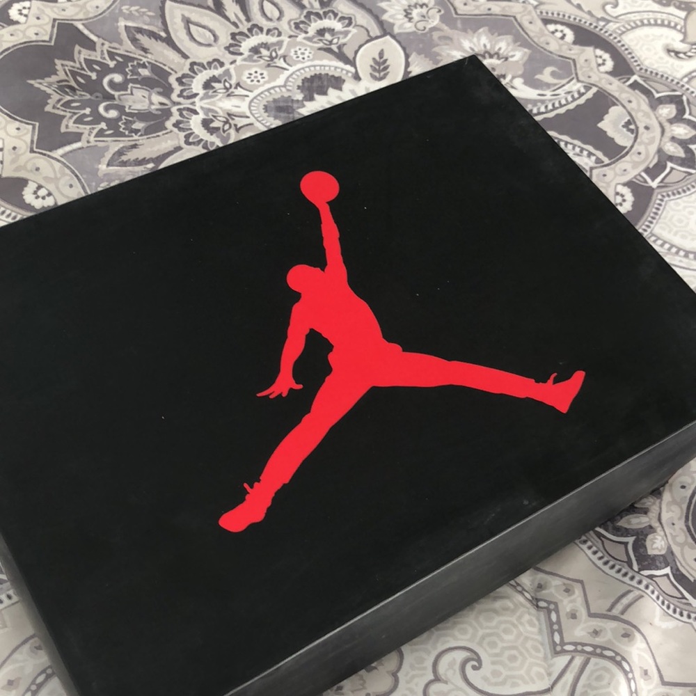 Fire red Jordan v’s - Picture 5 of 6
